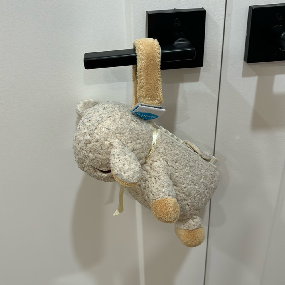 Cloud B on the go sleep sheep